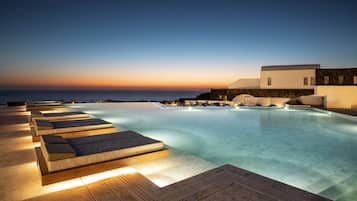 6 outdoor pools, pool umbrellas, sun loungers