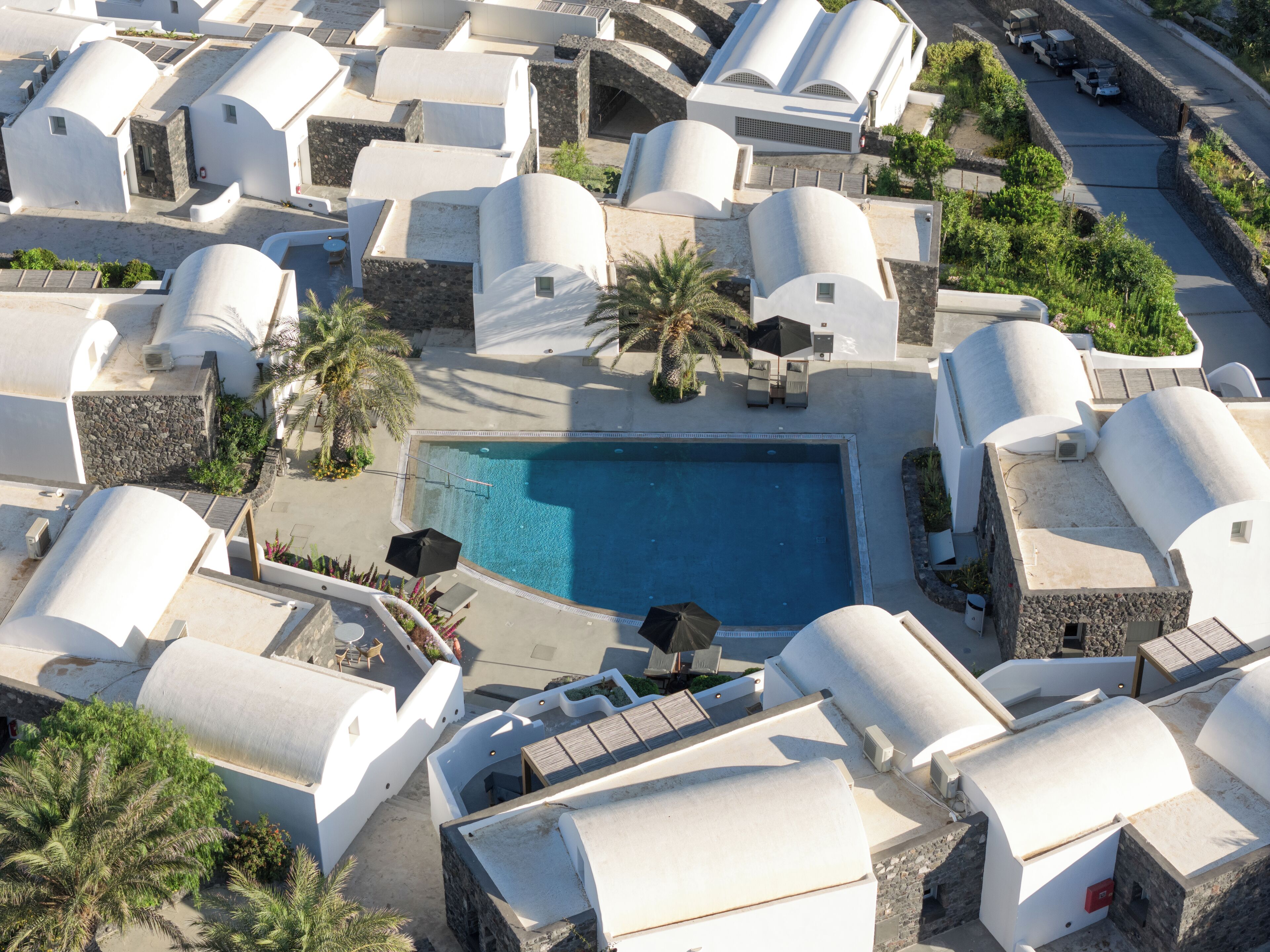 6 outdoor pools, pool umbrellas, pool loungers