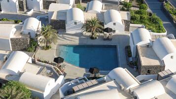 6 outdoor pools, pool umbrellas, sun loungers