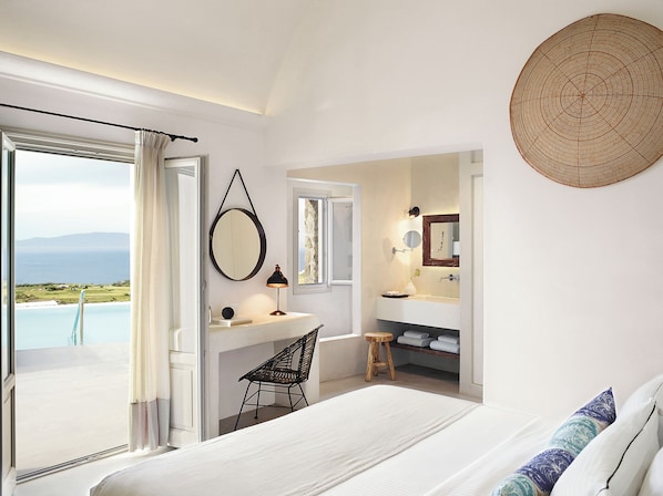 Premium bedding, minibar, in-room safe, individually decorated - Santo Pure Oia Suites & Villas (Santorini)