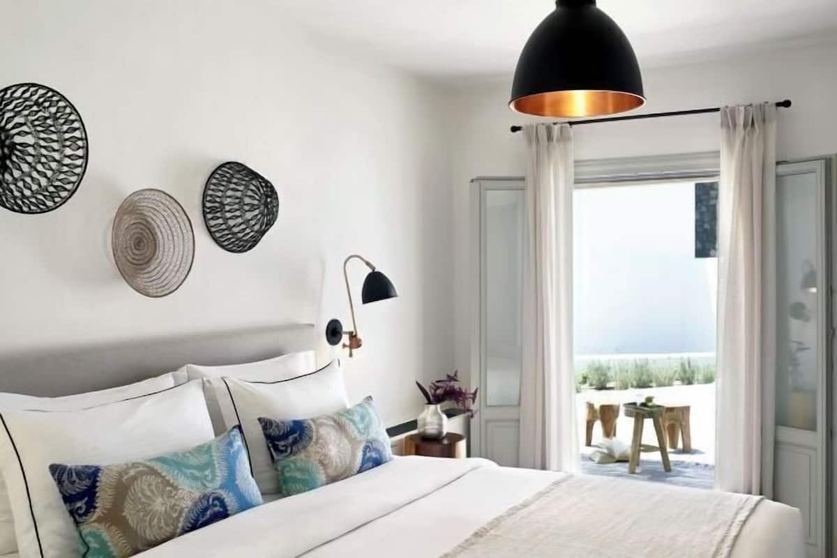 1 bedroom, premium bedding, minibar, in-room safe