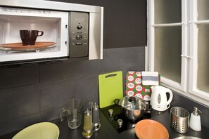 시티 스튜디오, 시내 전망 | 전용 간이 주방 | 대용량 냉장고, 전자레인지, 쿡탑, 커피/티 메이커