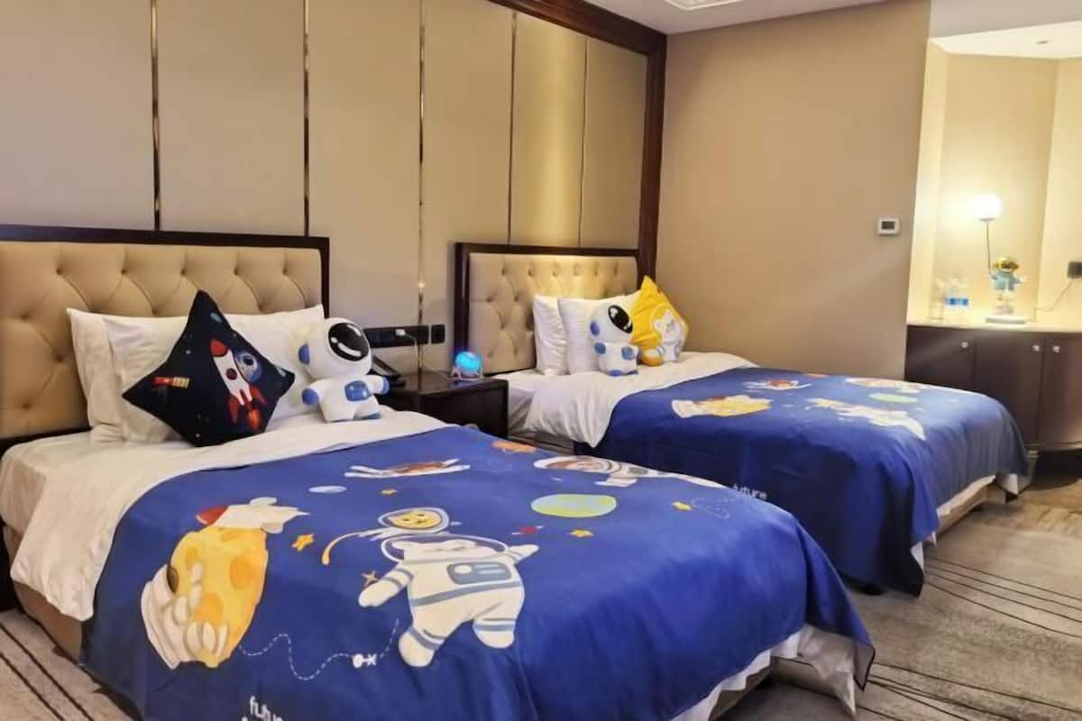 Minibar, in-room safe, iron/ironing board, alarm clocks