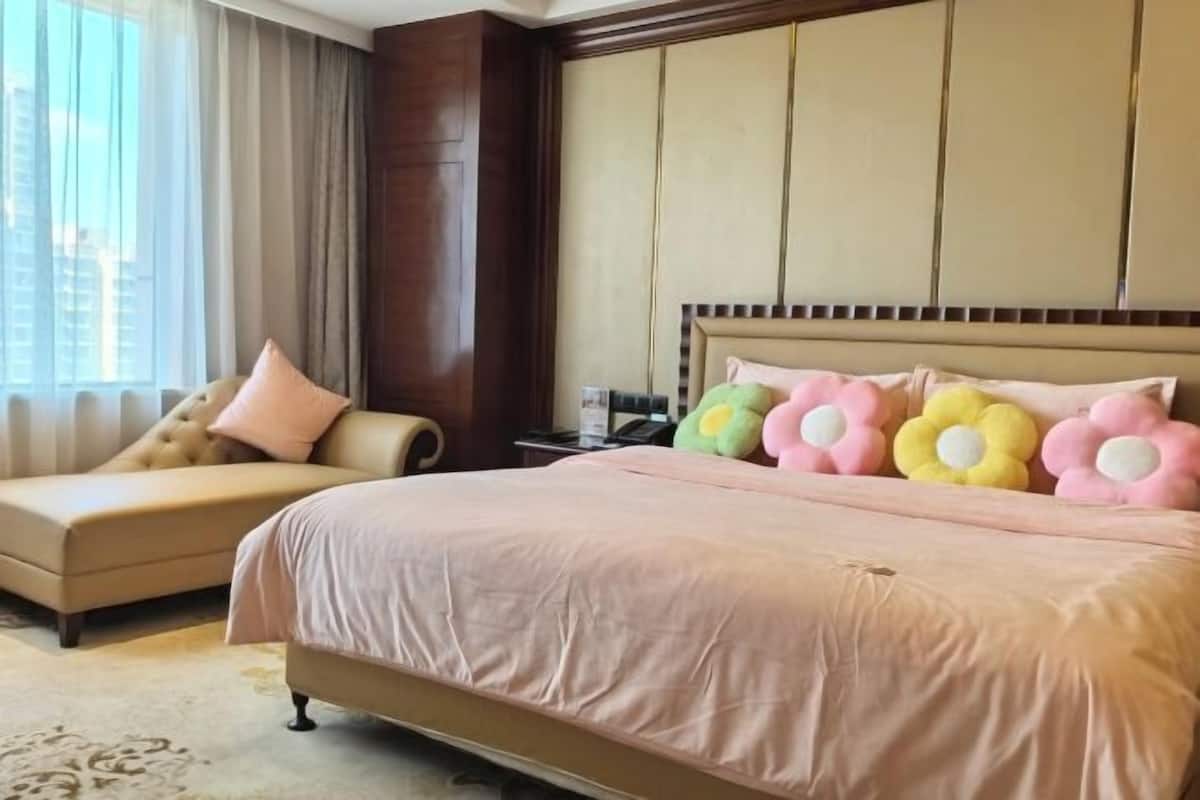 Minibar, in-room safe, iron/ironing board, alarm clocks