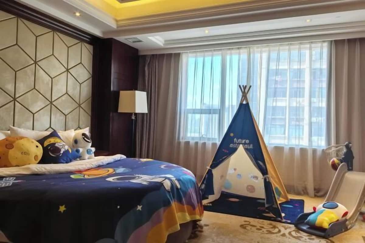 Minibar, in-room safe, iron/ironing board, alarm clocks