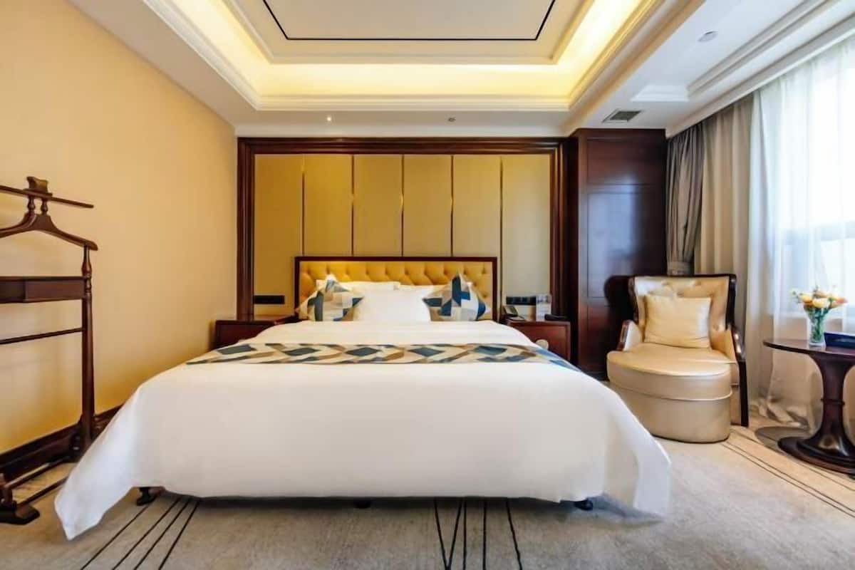 Minibar, in-room safe, iron/ironing board, alarm clocks