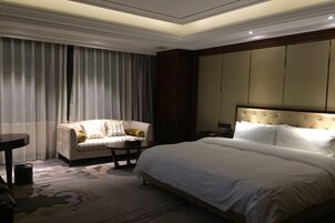 Minibar, in-room safe, iron/ironing board, alarm clocks