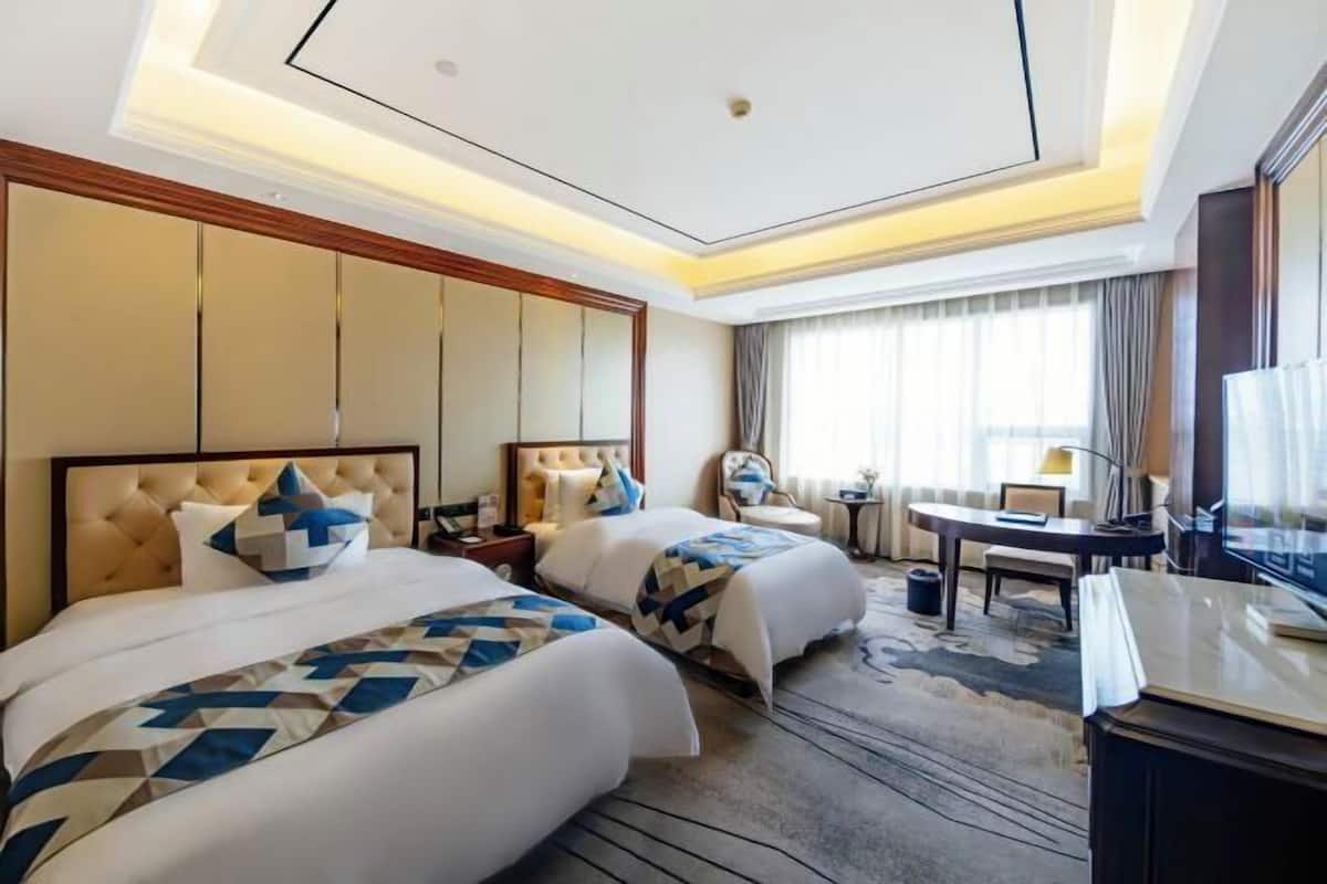 Minibar, in-room safe, iron/ironing board, alarm clocks