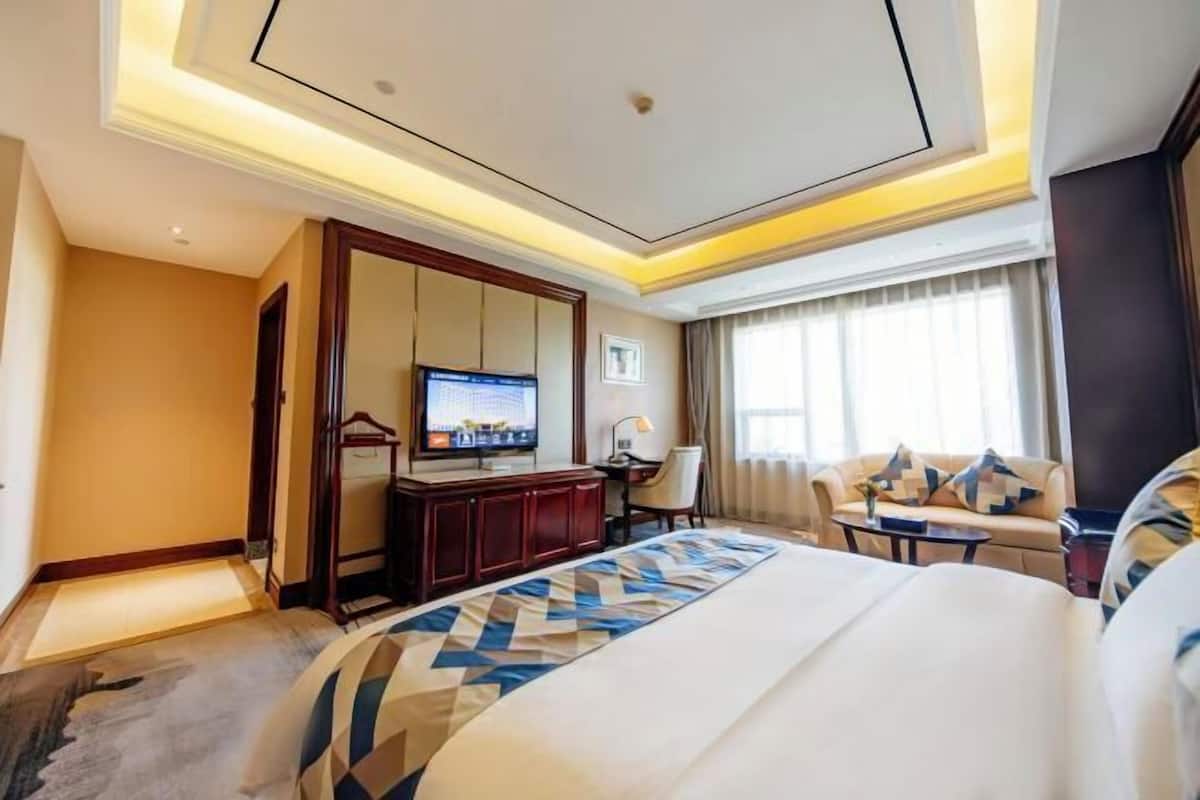 Minibar, in-room safe, iron/ironing board, alarm clocks
