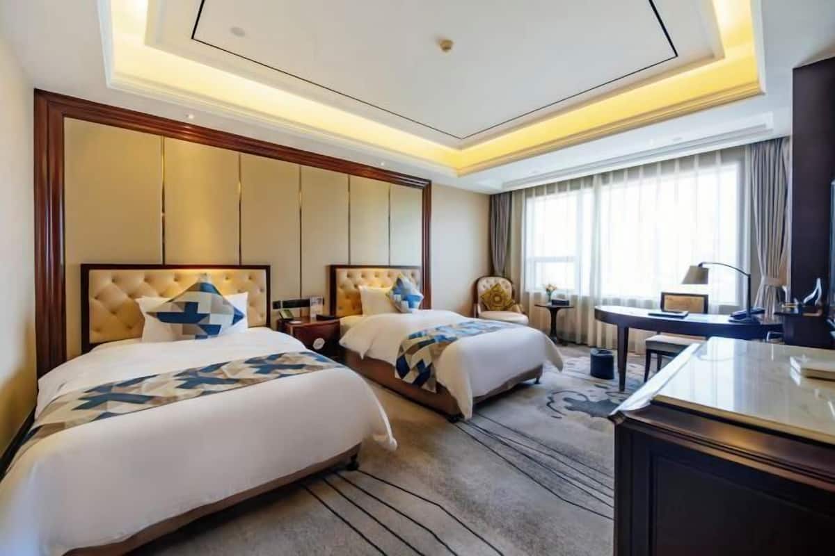 Minibar, in-room safe, iron/ironing board, alarm clocks