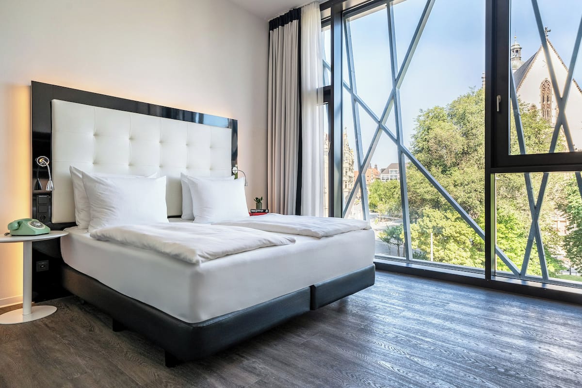 The Innside Premium Room | Premium bedding, free minibar, in-room safe, desk