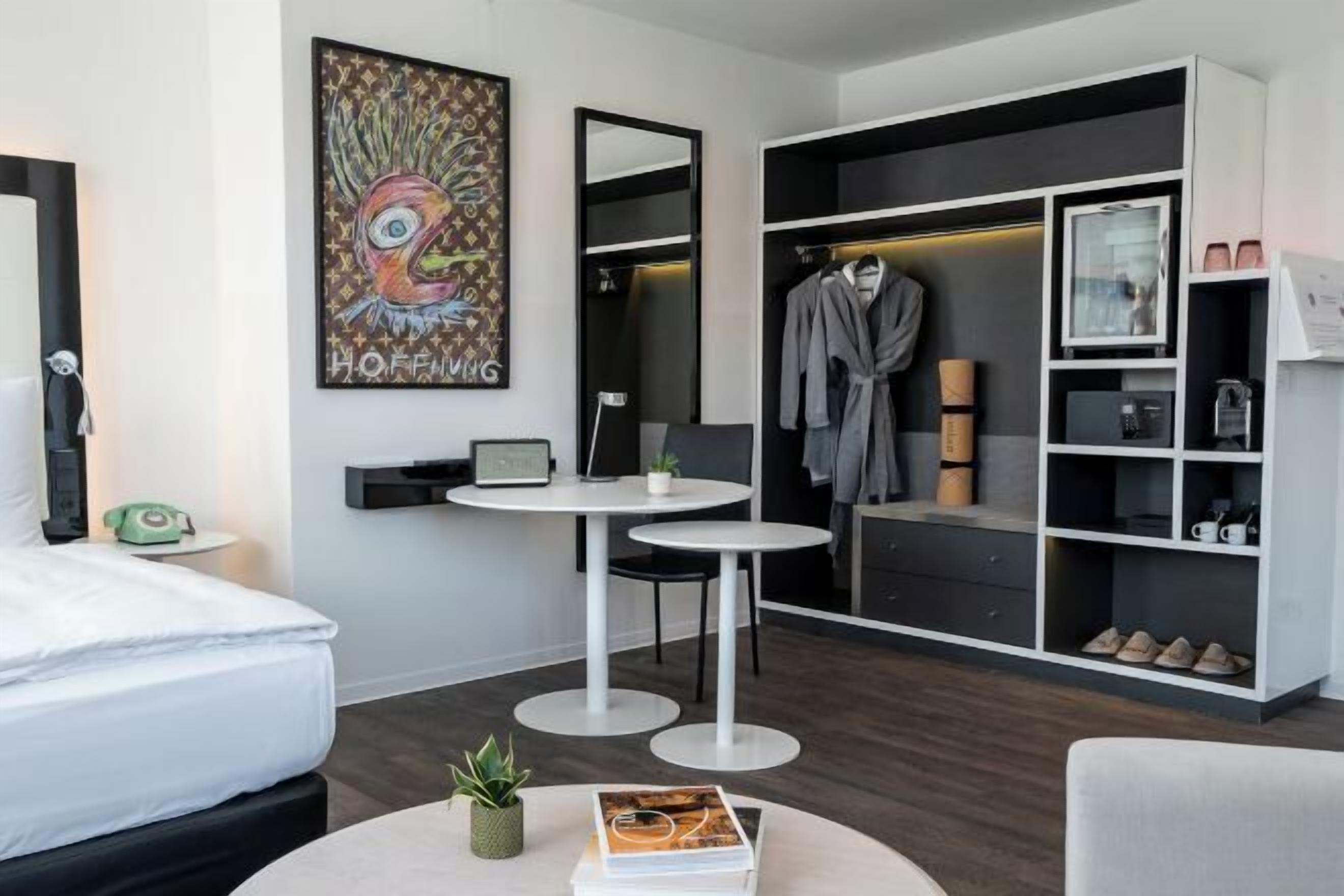 Bộ đồ giường cao cấp, minibar với thức uống miễn phí 