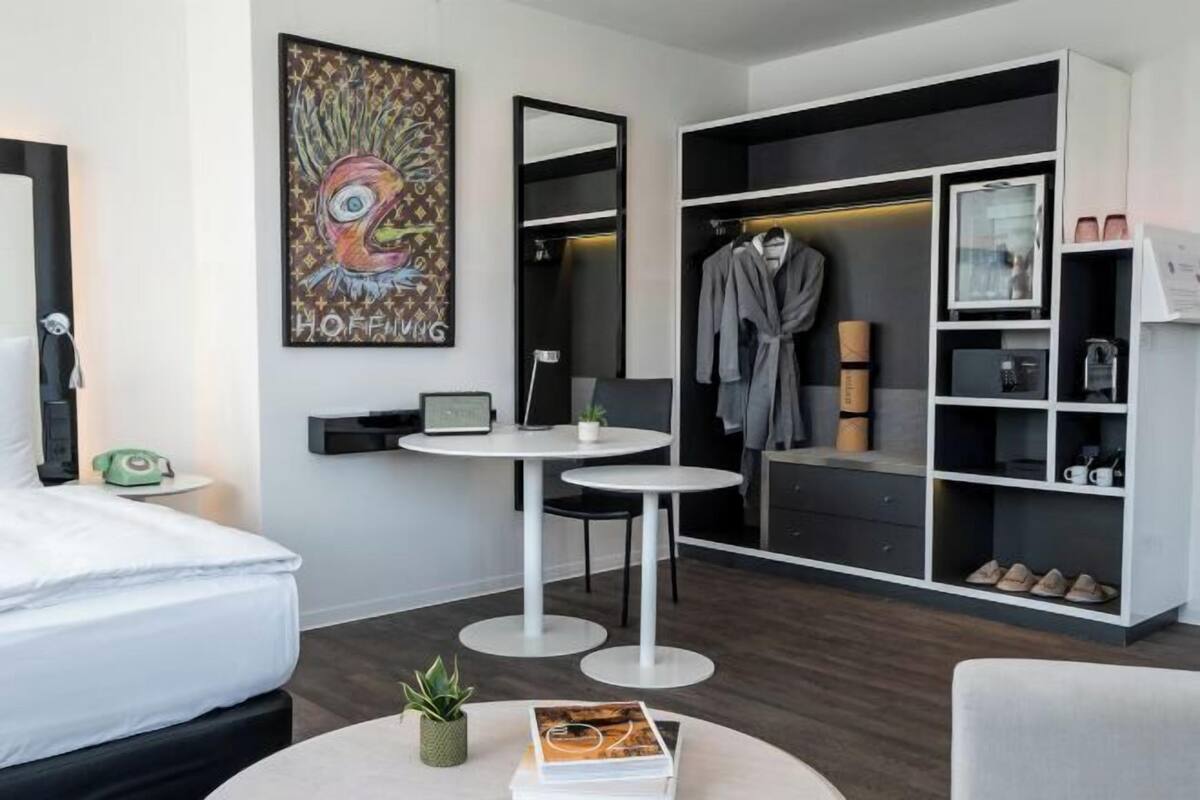 Peralatan tempat tidur premium, bar mini percuma, peti besi dalam bilik