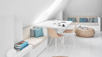 2 Bedroom Duplex Apartment | Wohnbereich | Flachbildfernseher