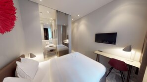 Desk, laptop workspace, iron/ironing board, free WiFi - VISIONAPARTMENTS Zurich Militärstrasse (Zürich)