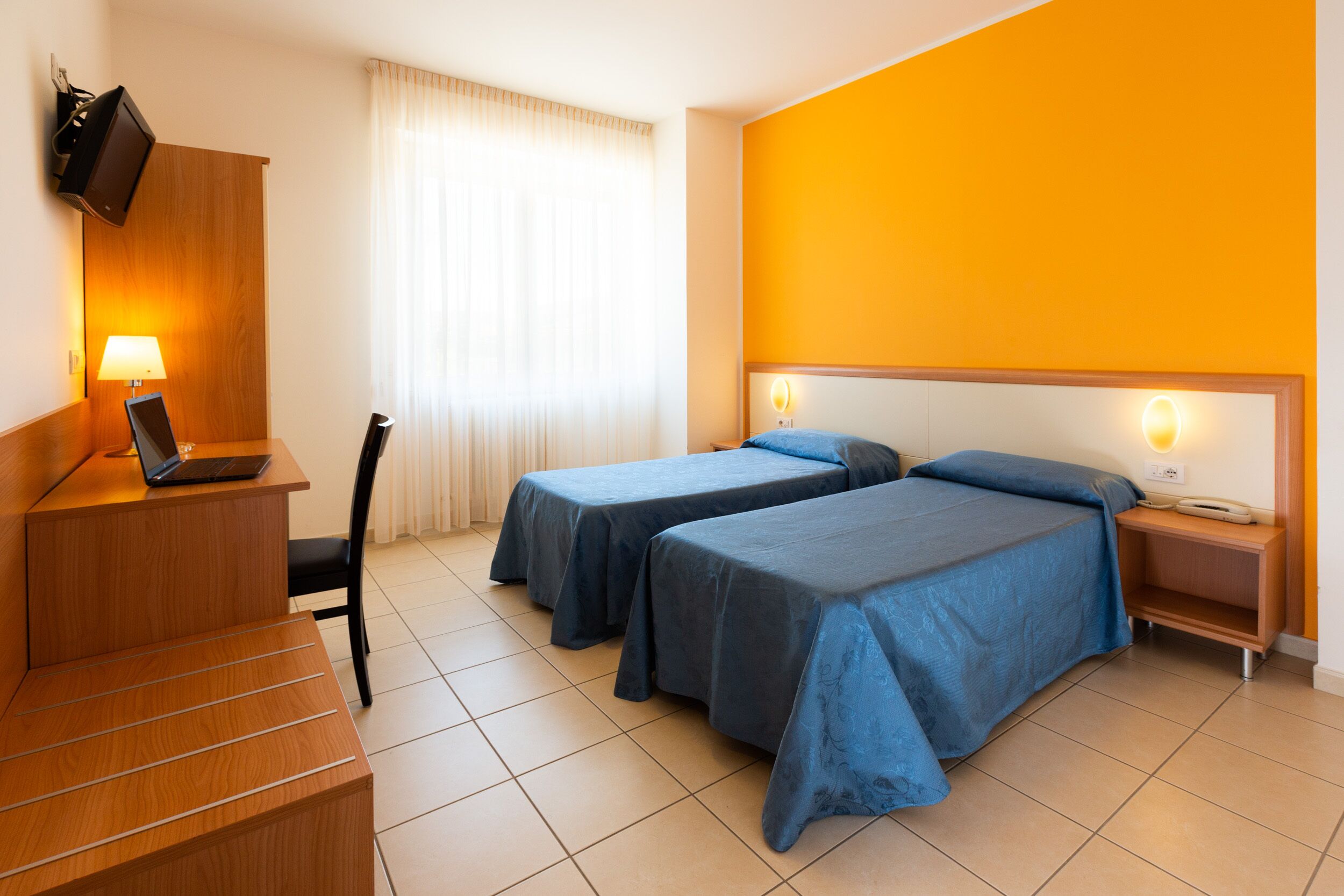 double or twin room | in-room safe, desk, free wifi, bed sheets