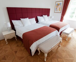 Suite de lujo, 2 habitaciones, habitaciones comunicadas, vistas al jardín | Ropa de cama de alta calidad, minibar, caja fuerte y escritorio