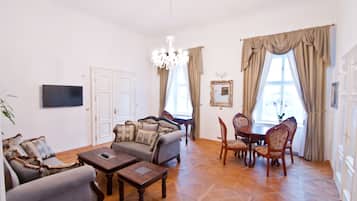 Suite Luxe, 2 chambres, chambres communicantes, vue jardin | Salle de séjour