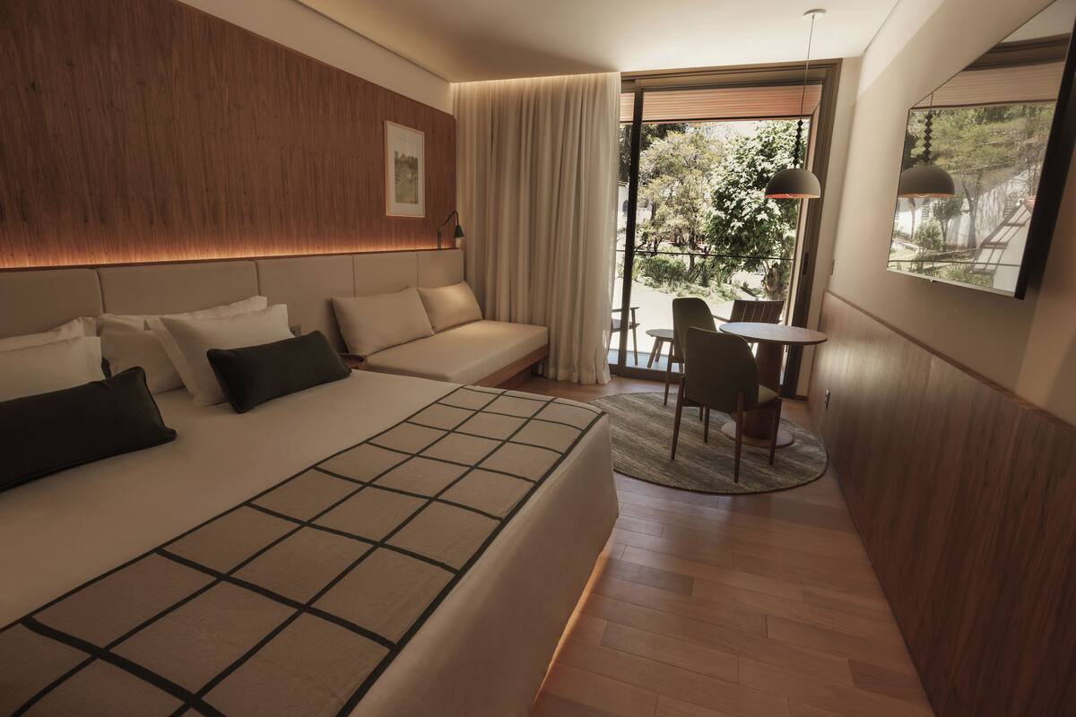 Deluxe Jardim | Minibar, caja fuerte, cortinas opacas y wifi gratis