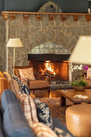 Smart TV de 43 pulgadas con canales por cable, una televisión