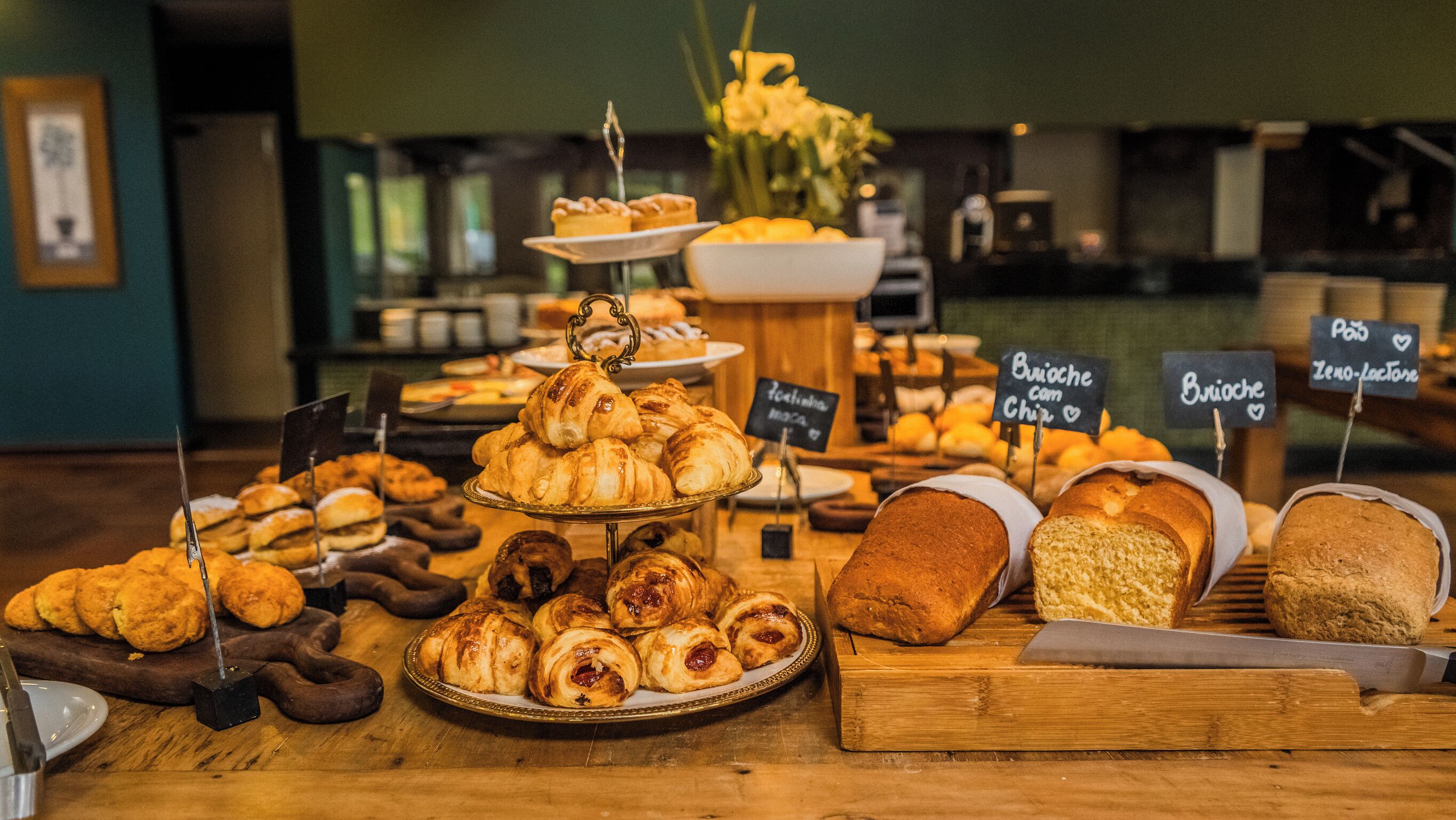 free daily cooked-to-order breakfast