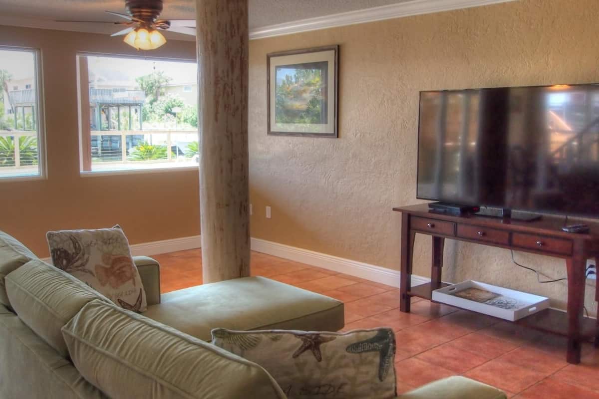 House, 4 Bedrooms (Palm Breeze) | Living area