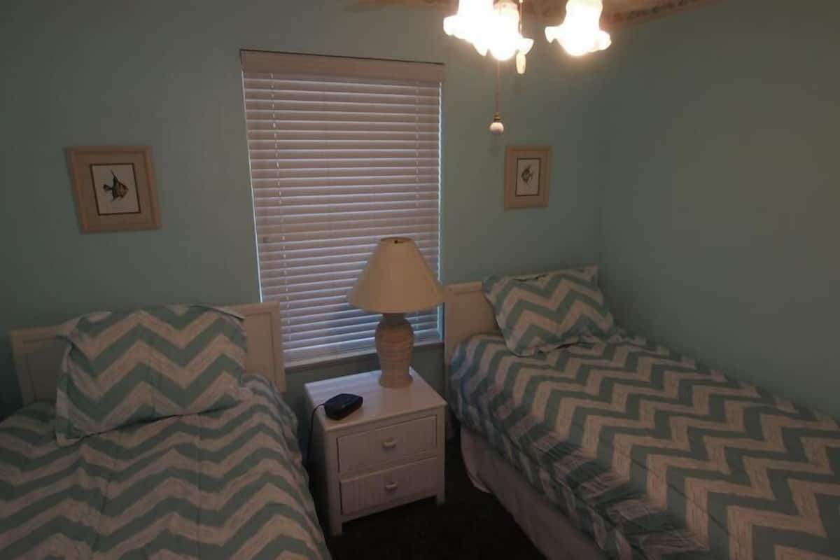 Condo, 2 Bedrooms (Blue Suede Shoes at Poolside Villas)