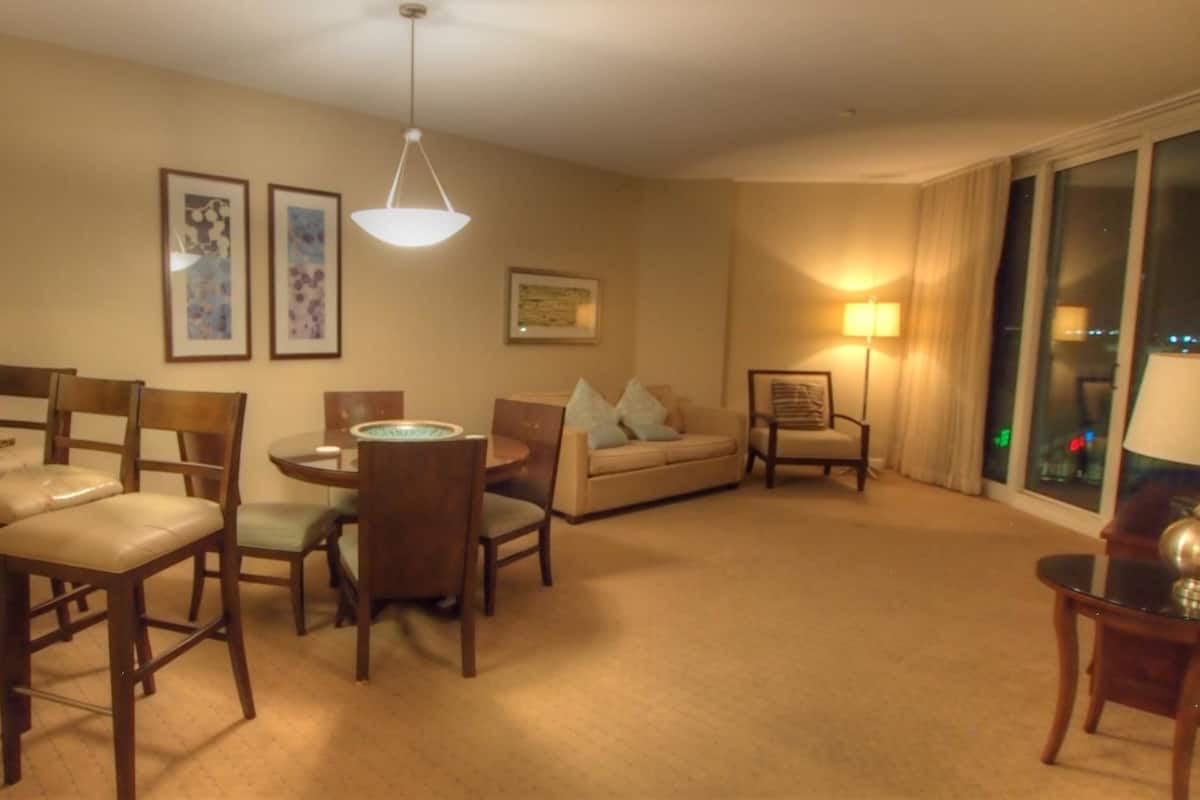 Luxury Condo, 2 Bedrooms (Destin Palms) | Living area