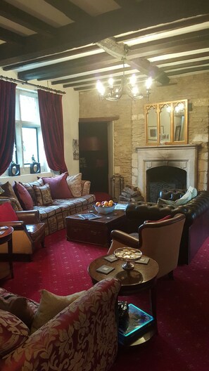 Interior - Bath Lodge Castle (Bath)