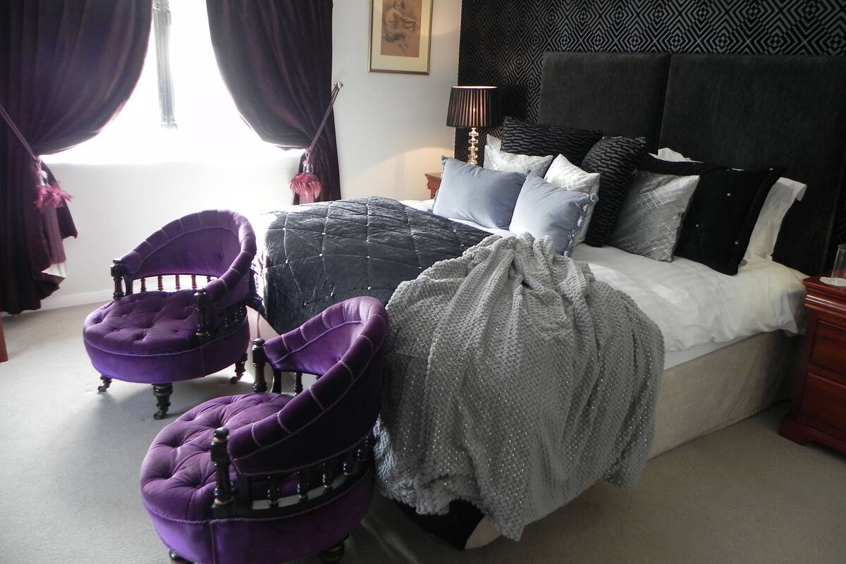 Ropa de cama de alta calidad, cunas y wifi gratis 
