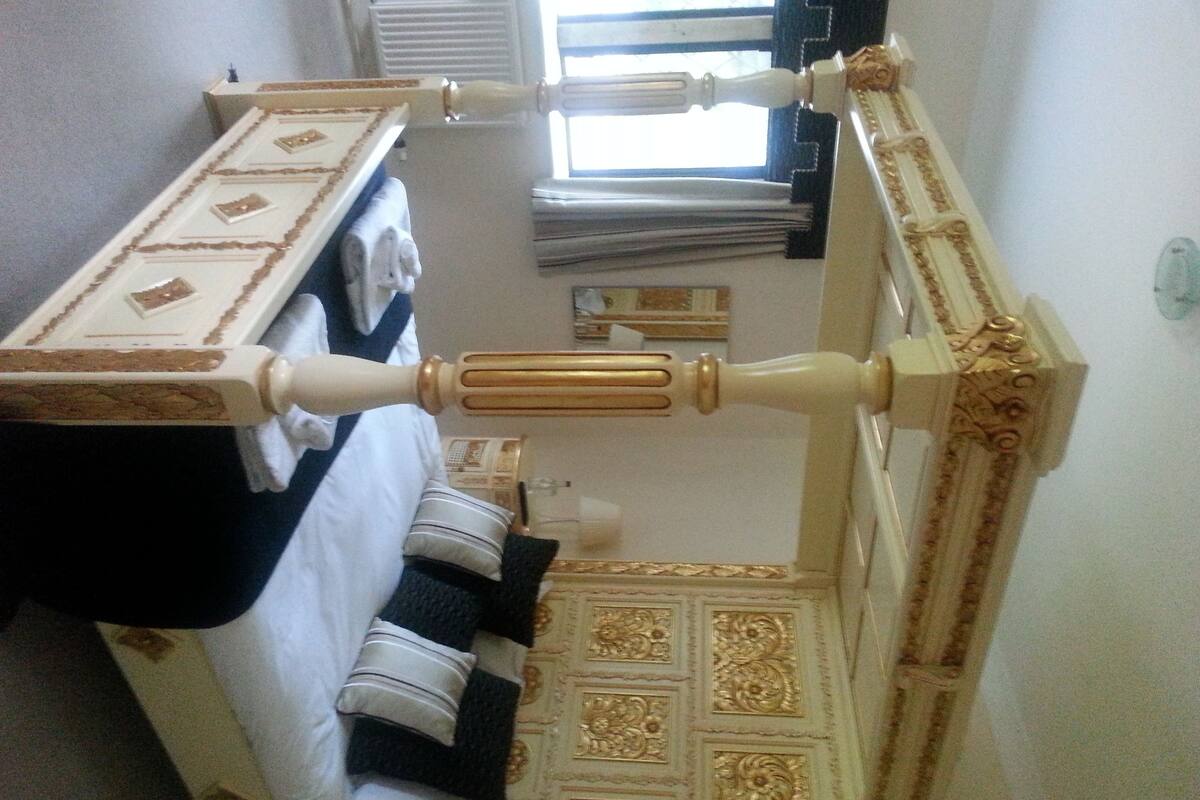 Ropa de cama de alta calidad, cunas y wifi gratis 