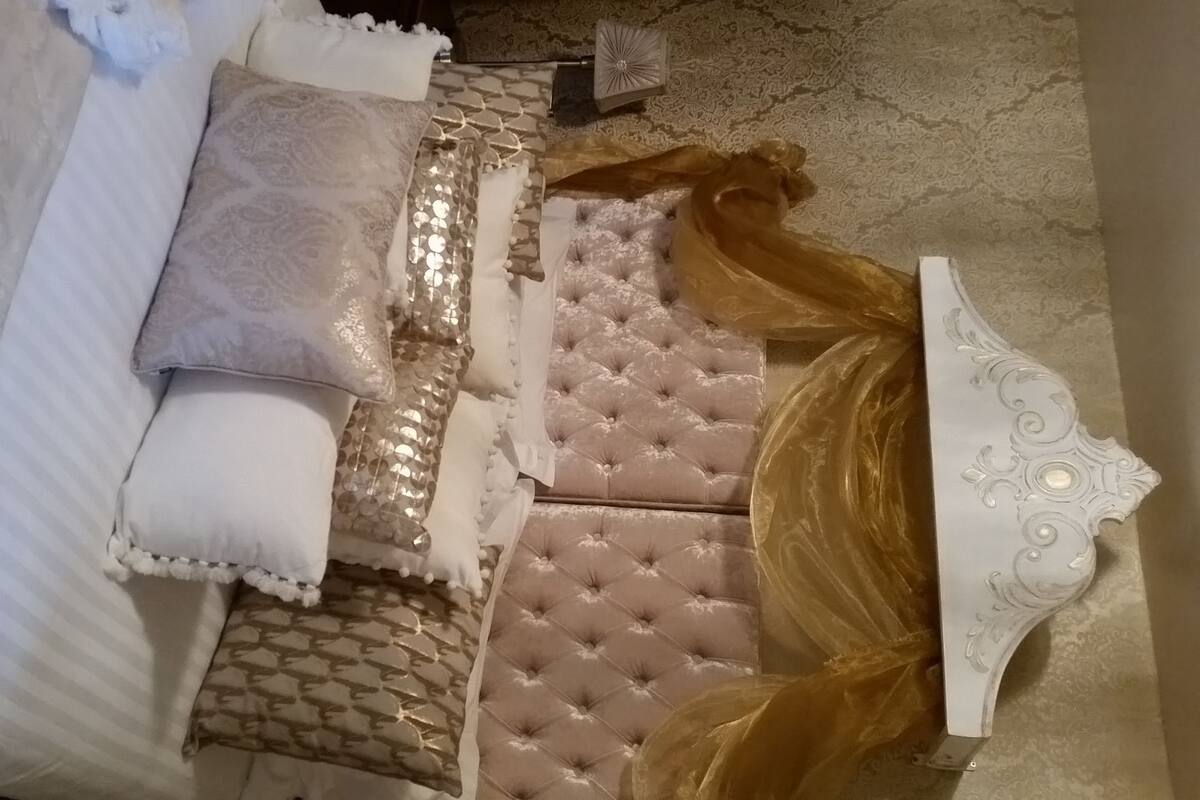 Ropa de cama de alta calidad, cunas y wifi gratis 