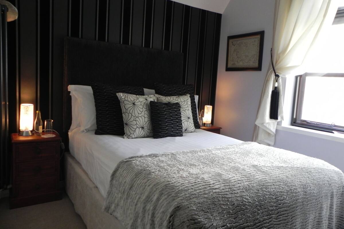 Ropa de cama de alta calidad, cunas y wifi gratis 