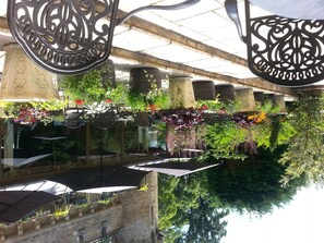 Terrace/patio - Bath Lodge Castle (Bath)