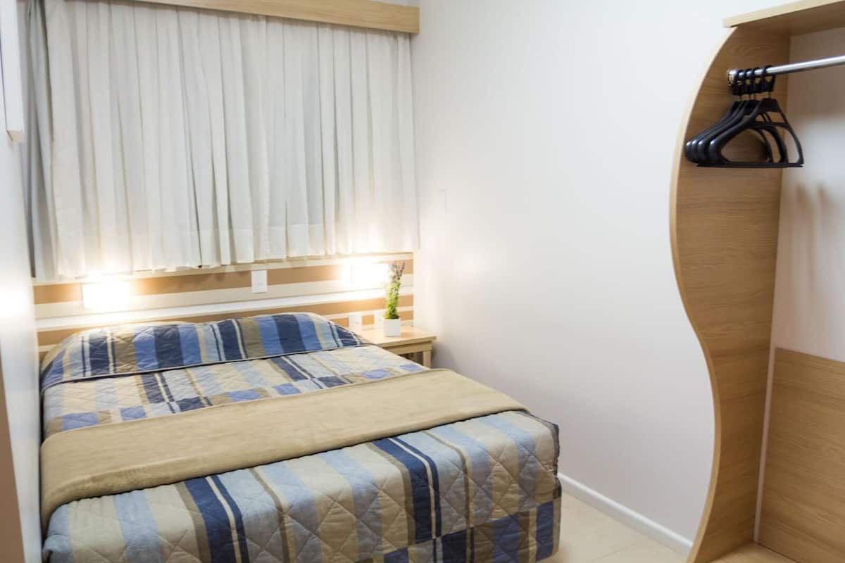 Minibar, caja de seguridad en la habitación y cortinas blackout