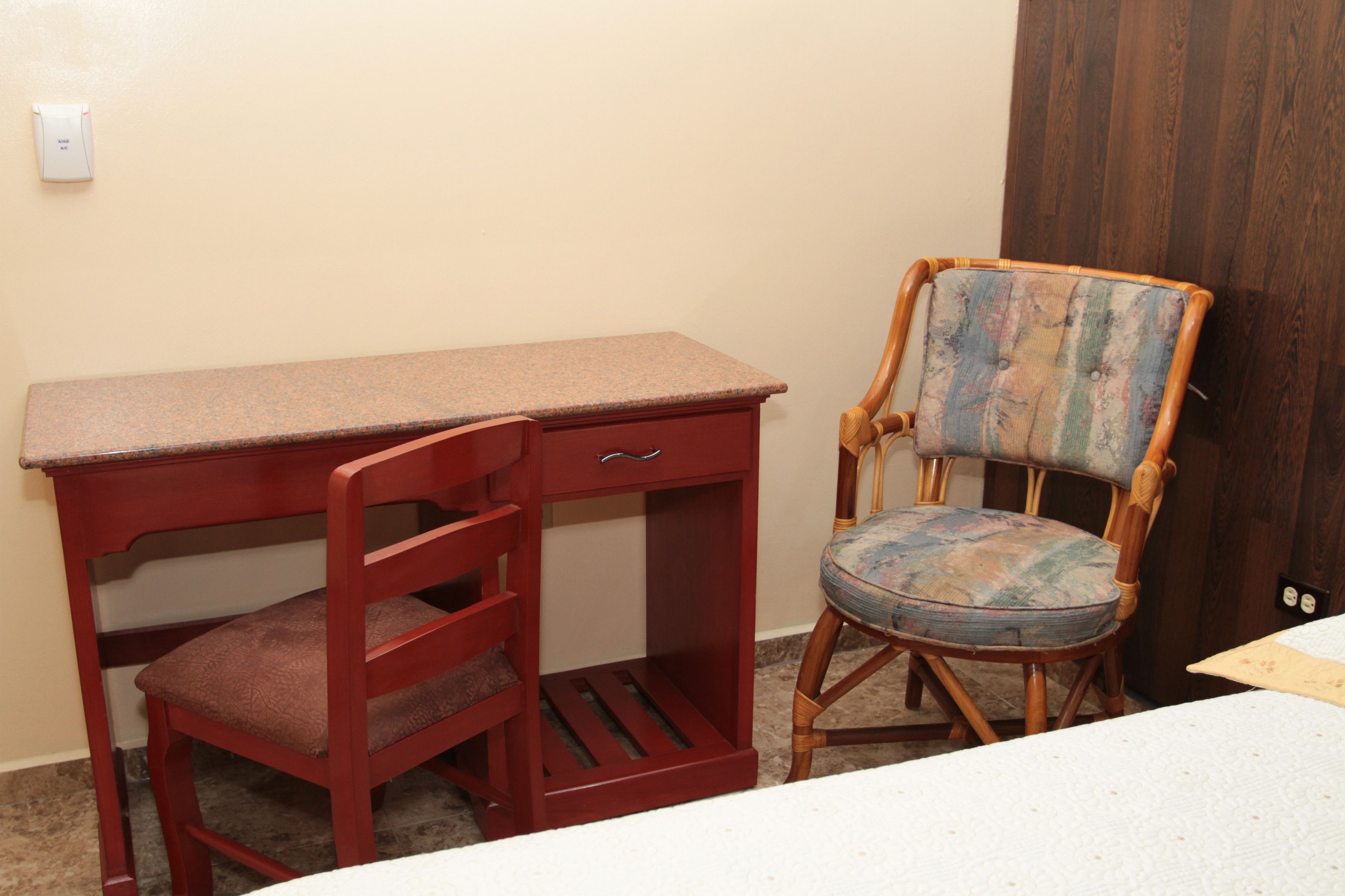 standard double room, 1 double bed | in-room safe, desk, iron/ironing board, free wifi