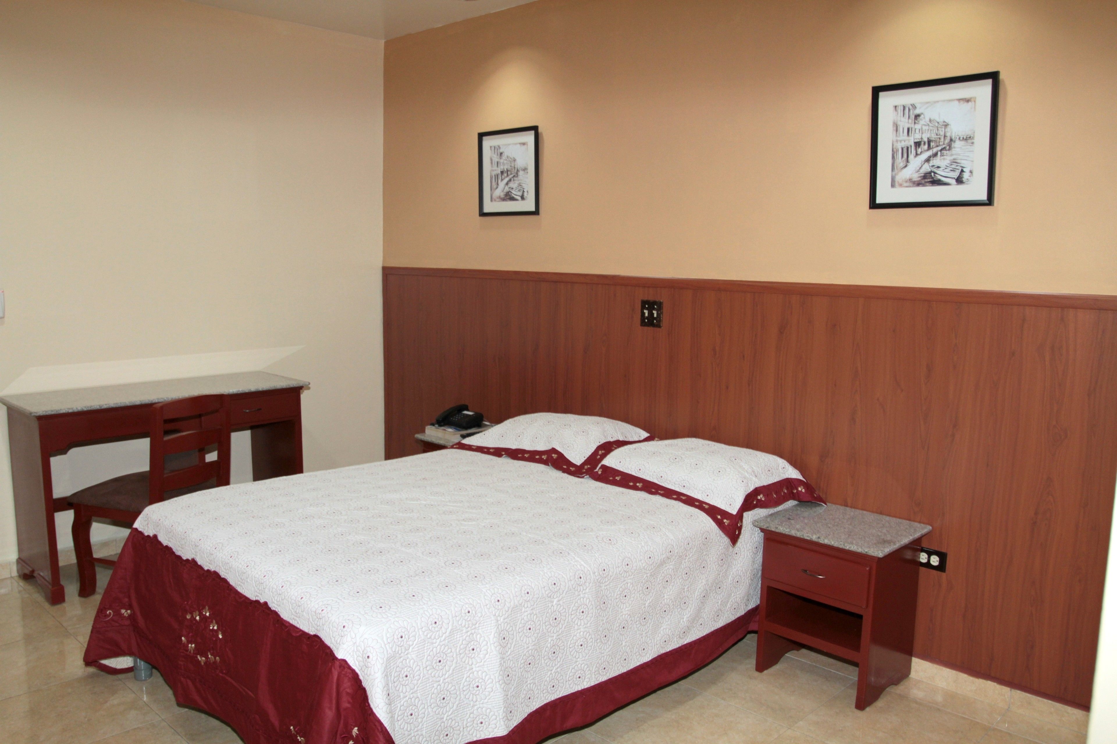 standard double room, 1 double bed | in-room safe, desk, iron/ironing board, free wifi