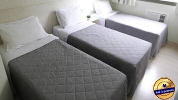 Quarto triplo família | Frigobar, cofres nos quartos, escrivaninha