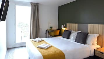 1 bedroom, premium bedding, laptop workspace, soundproofing