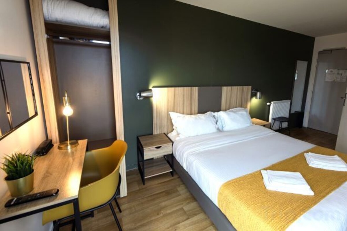 Roupas de cama premium, espaço de trabalho para notebook