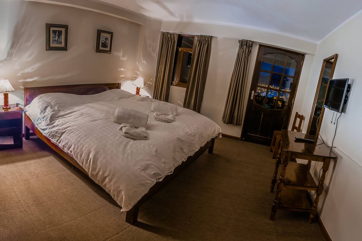 iron/ironing board, free wifi