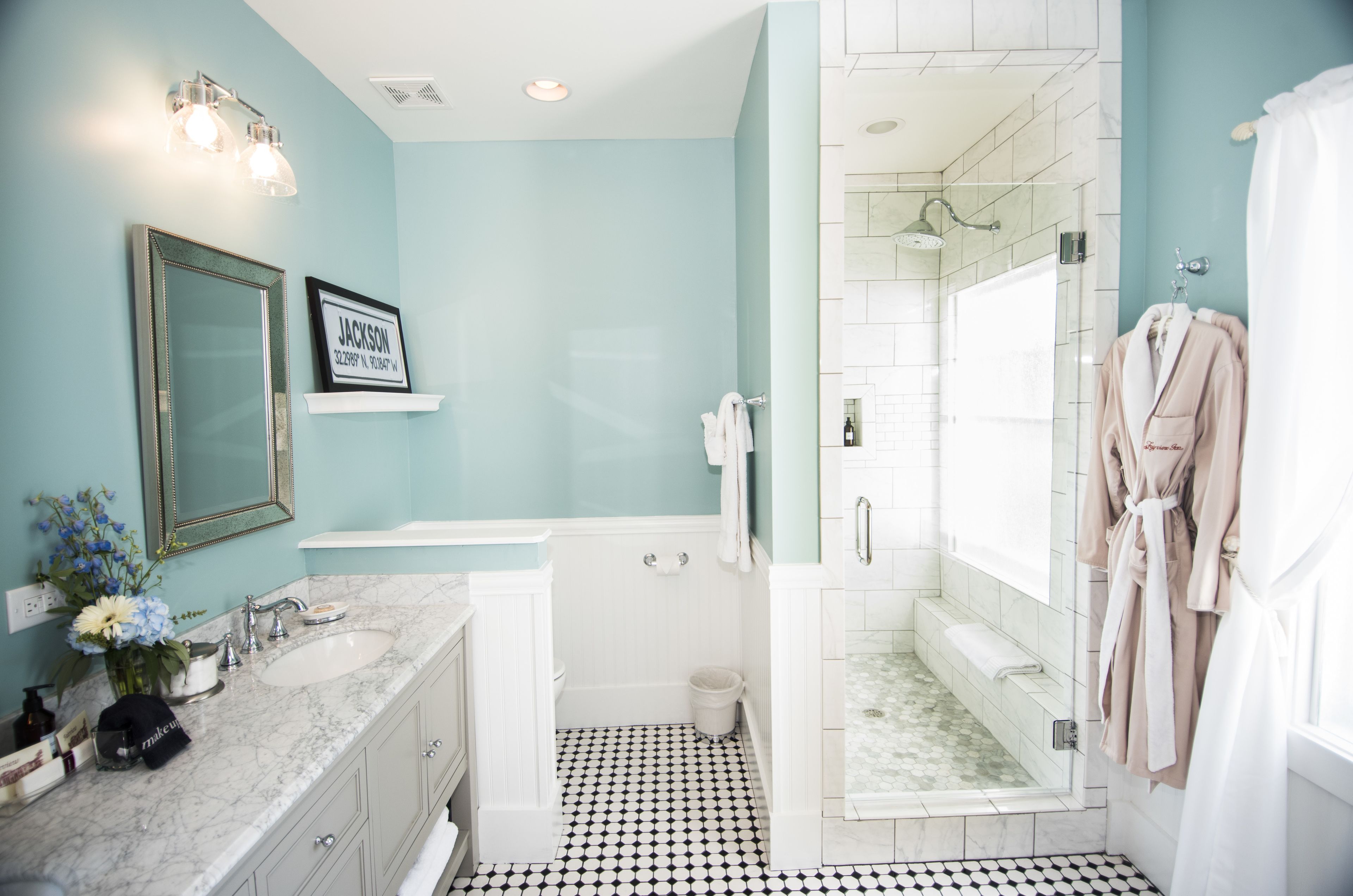 Standard Room, 1 Bedroom | Bathroom | Free toiletries, hair dryer, bathrobes, towels