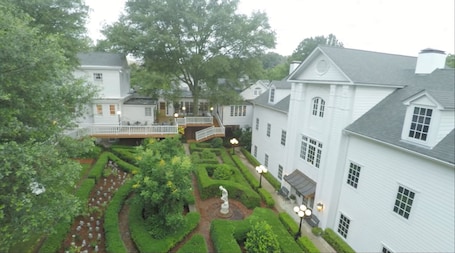 Building design. Fairview Inn