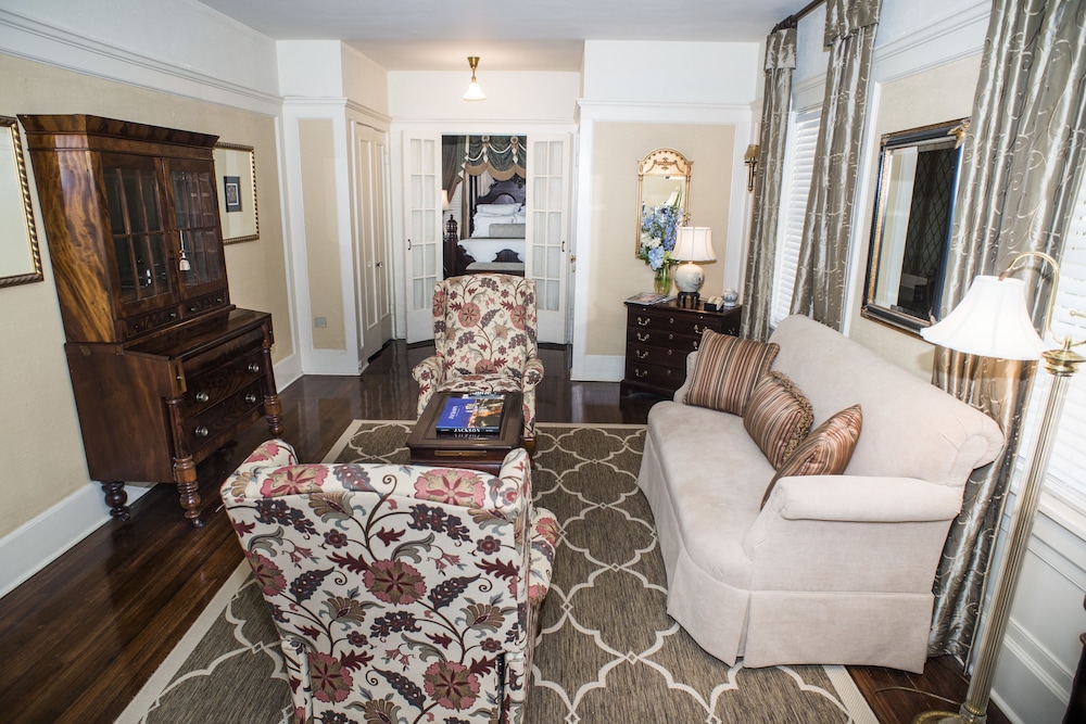 Fairview Inn by null