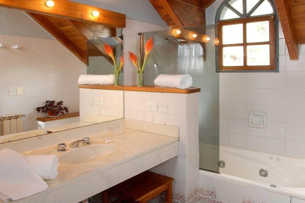 Baño | Ducha y bañera combinadas y bañera profunda