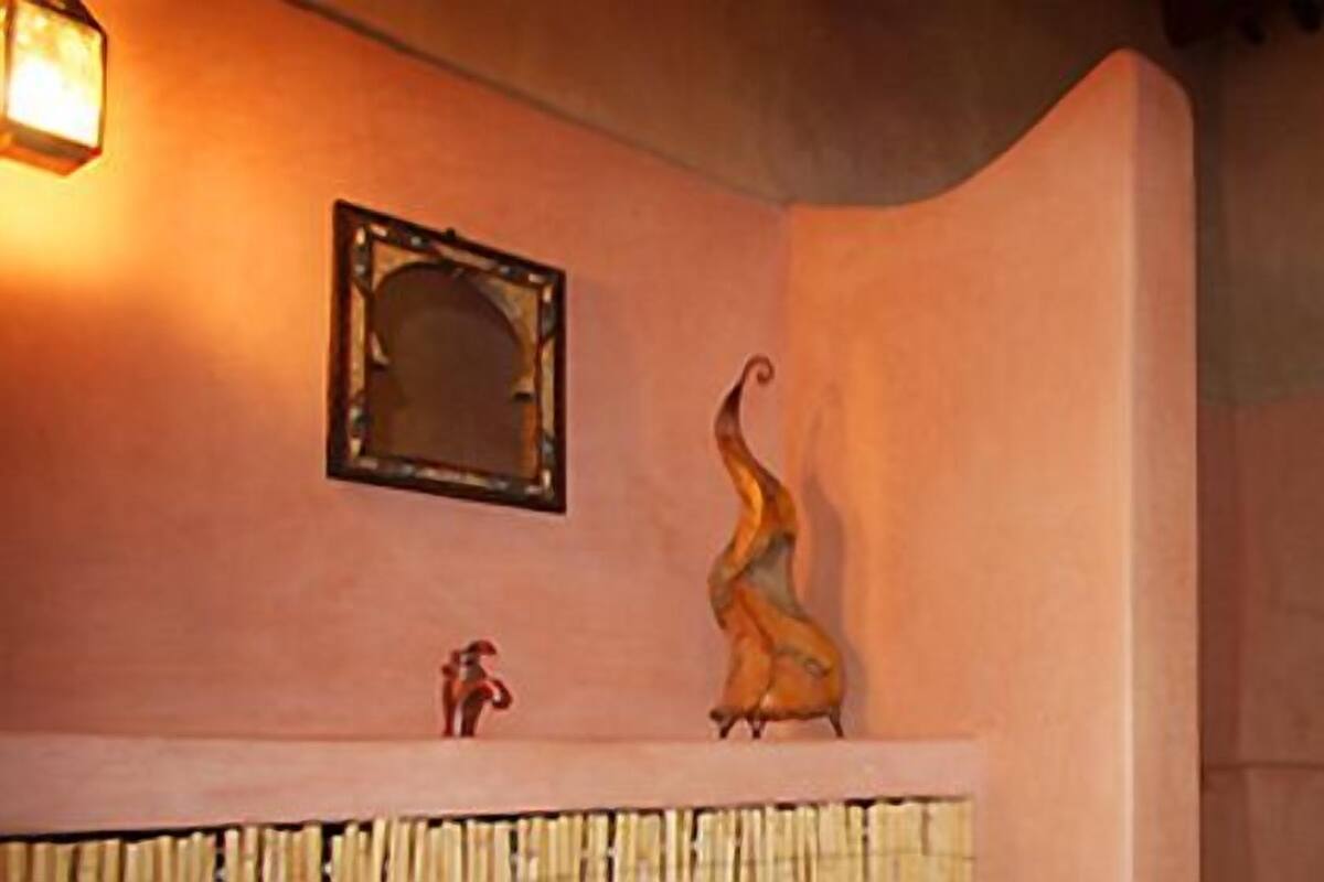 Shower, free toiletries, towels