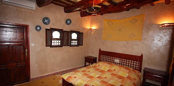 Double Room (Hbibti) | Blackout curtains, free cots/infant beds, rollaway beds, free WiFi