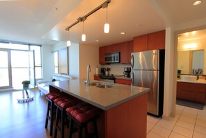 Classic-Apartment, 1 Schlafzimmer | Eigene Küche | Großer Kühlschrank, Mikrowelle, Ofen, Herdplatte