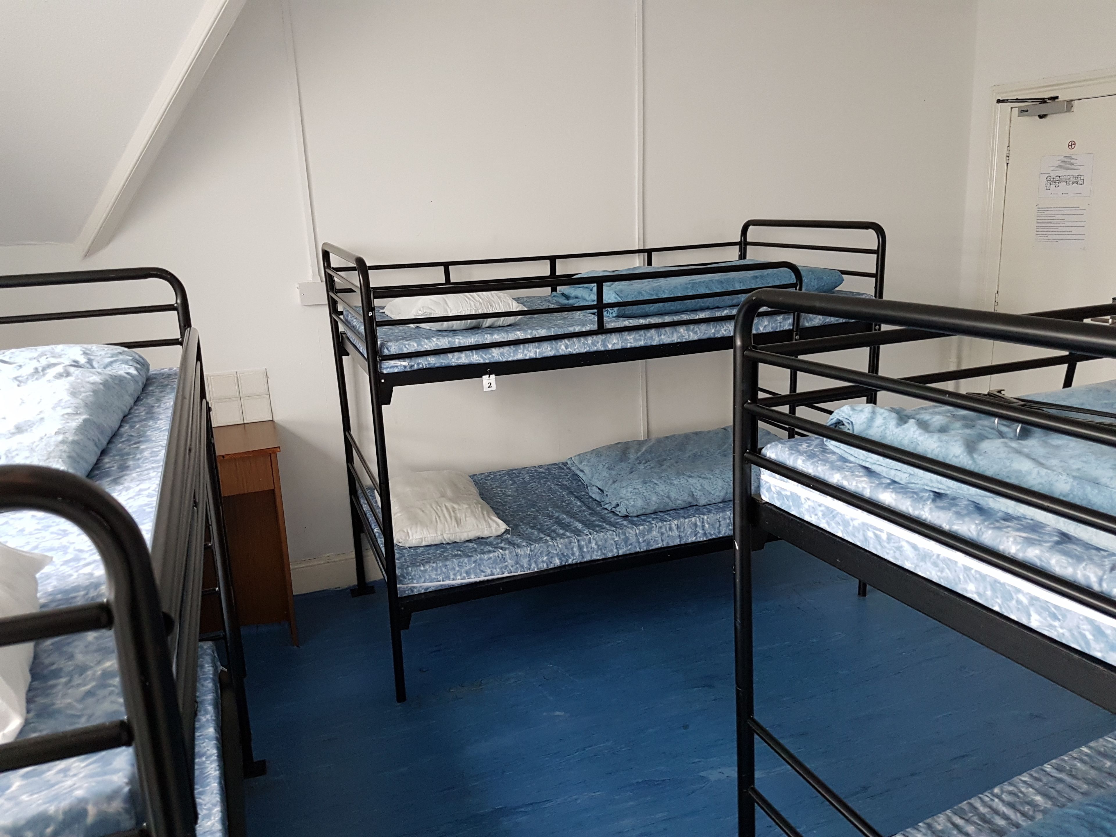 Dormitorio compartido básico, dormitorio mixto