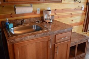 Private kitchenette - KOA St. Augustine Beach Campground (St. Augustine)